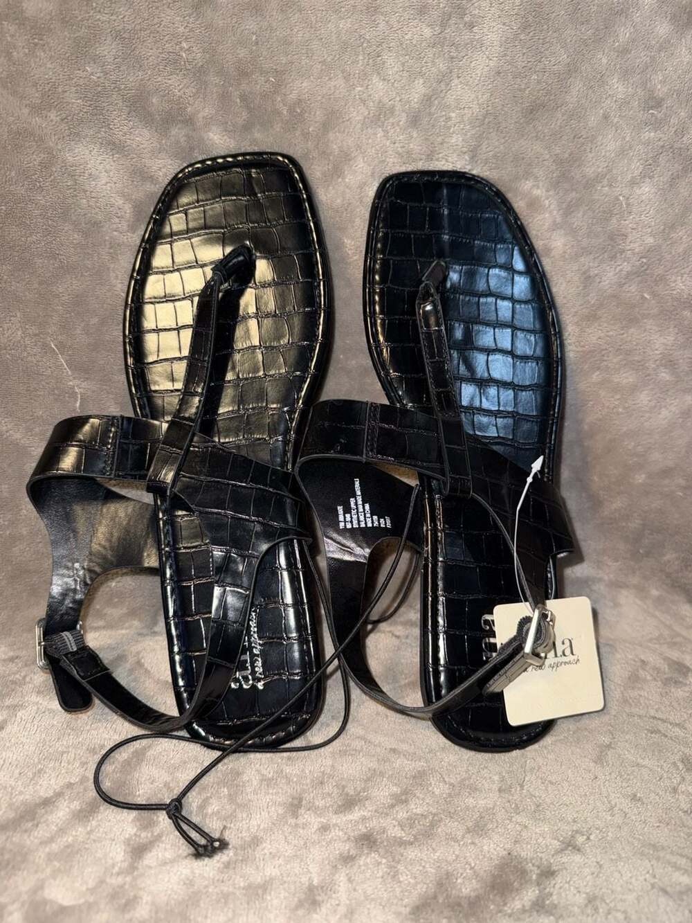 a.n.a A New Approach Kate Black Faux Croc T-Strap Flat Sandals Size 11